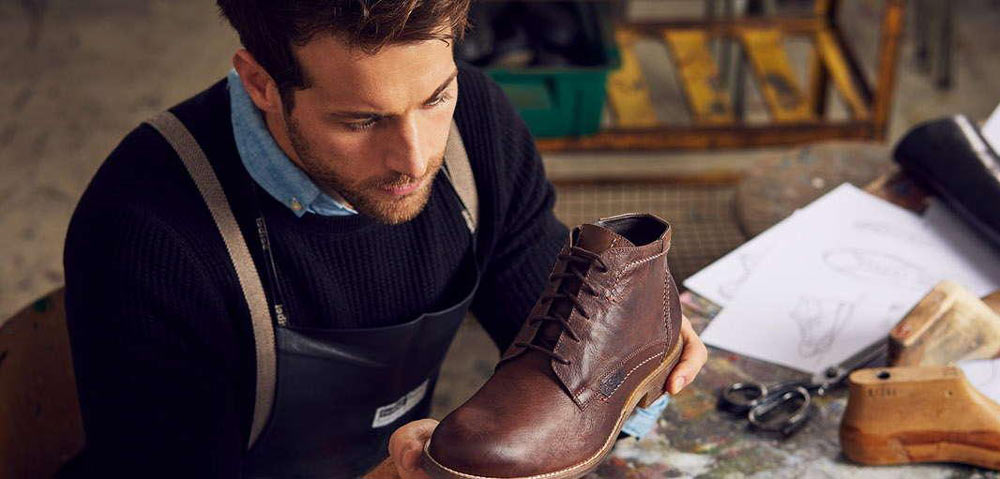 Wie Schuhe richtig pflegen? Antworten und Tipps dazu im Blog von schuhplus - Schuhe in Übergrößen