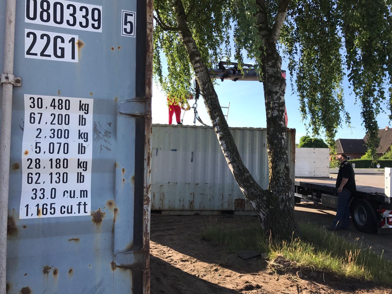 Tom & Jerry - so lauten die Namen der beiden neuen Übersee-Container bei schuhplus, in denen künftig die zu recycelnden Materialien zwischengelagert werden.