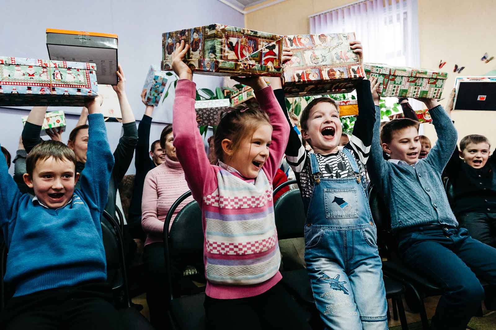 schuhplus - Schuhe in Übergrößen - unterstützt die Aktion Weihnachten im Schuhkarton - Kinder in Not - Geschenke der Hoffnung