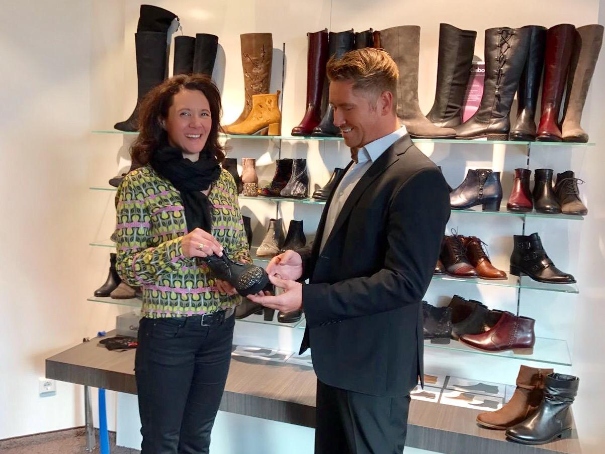 Evelyn Rostock von Gabor mit Kay Zimmer von schuhplus - Schuhe in Übergrößen - im SOC Hamburg