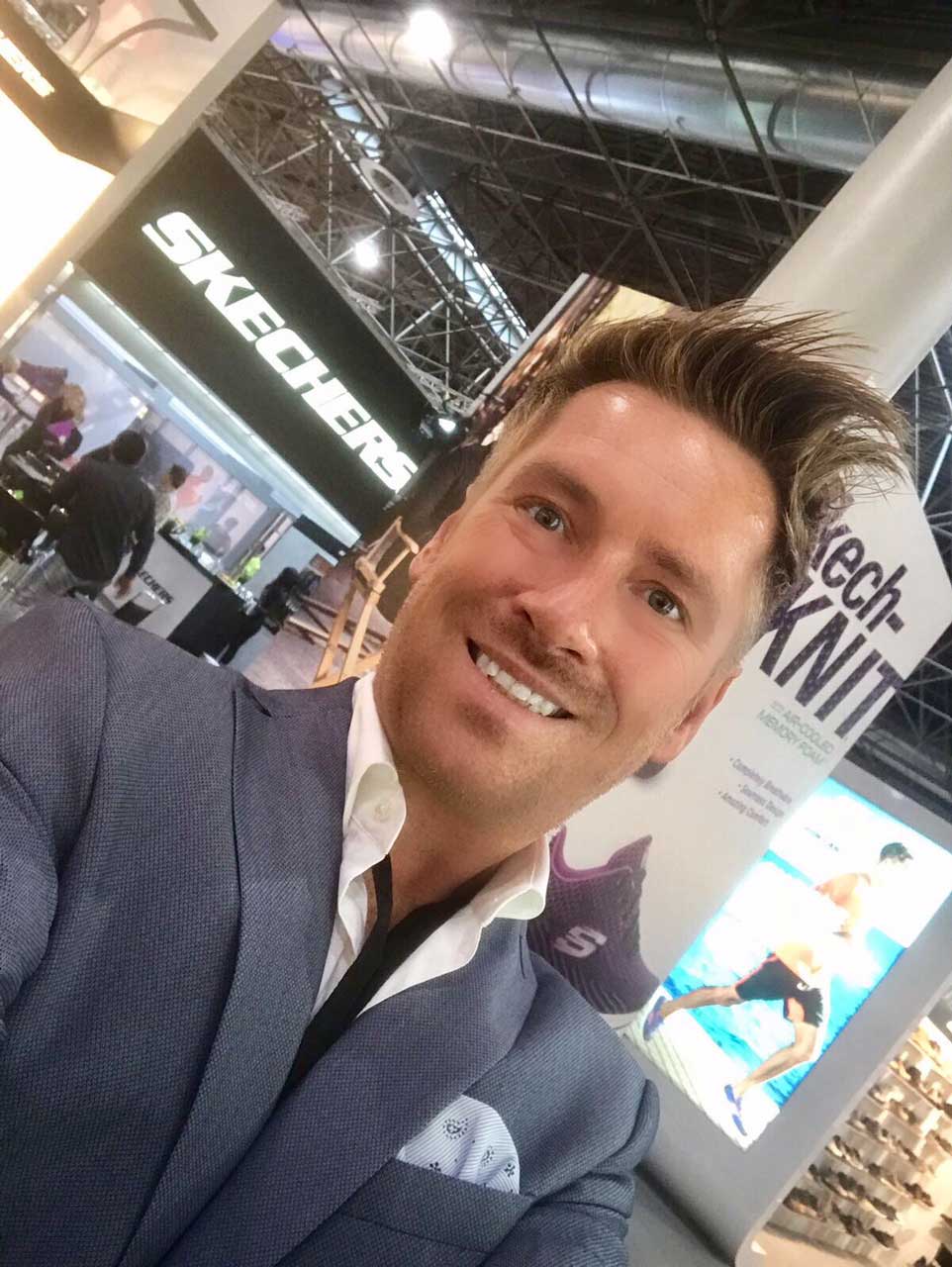 Kay Zimmer von schuhplus mit Michael Tiedt von Skechers