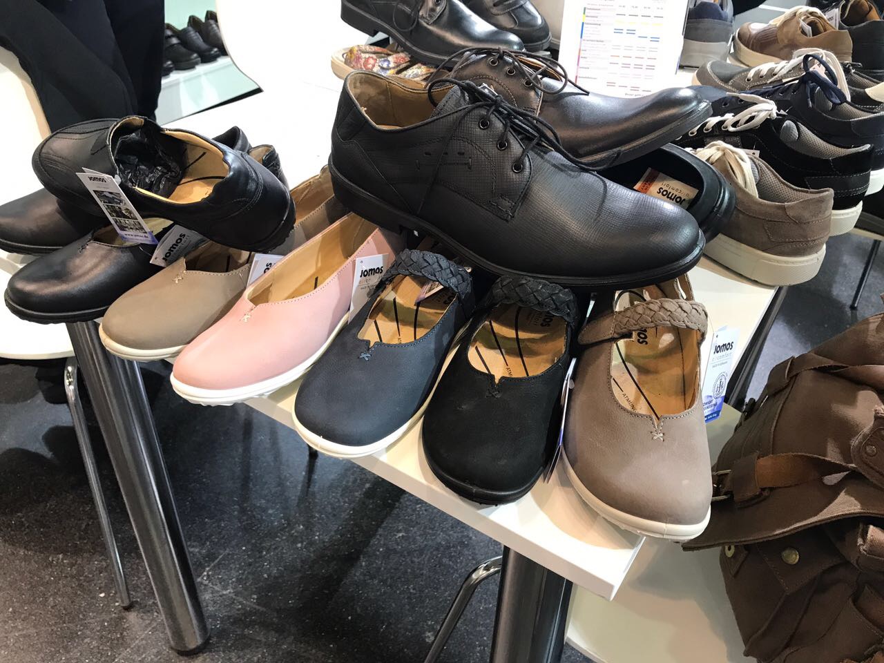 schuhplus - Schuhe in Übergrößen - auf der Internationalen Schuhmesse Gallery Shoes in Düsseldorf. Vor Ort ist Firmengründer und Chefeinkäufer Kay Zimmer
